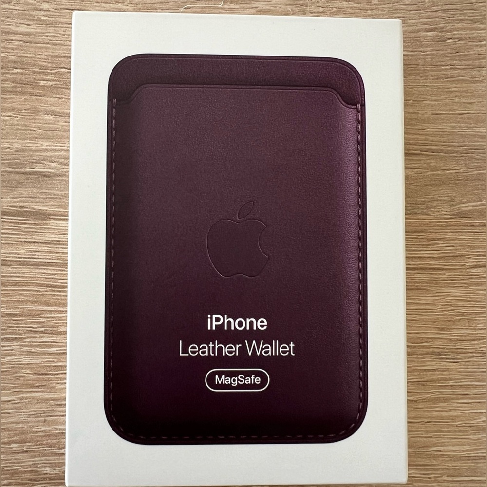 Apple IPhone MagSafe Leather Wallet in Dark Cherry
